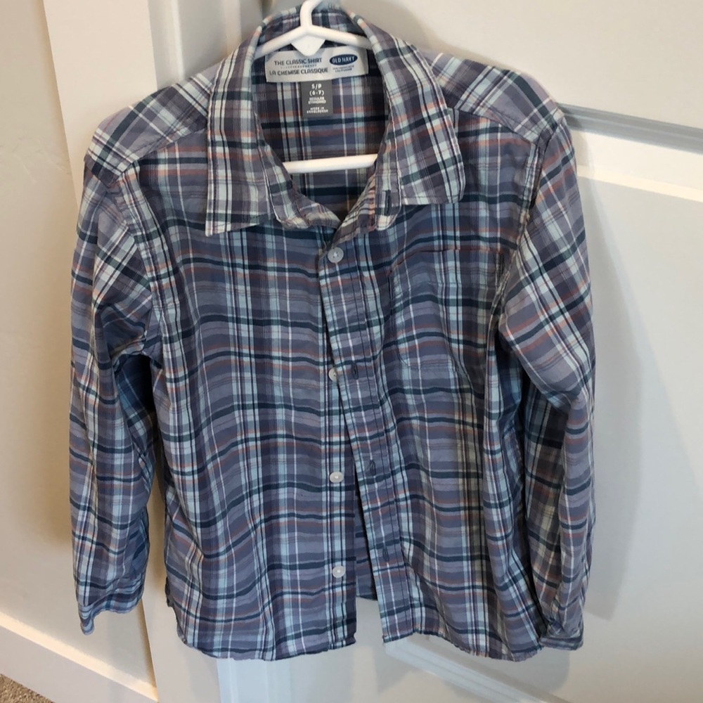 Boys size 6/7 plaid button down long sleeve shirt
